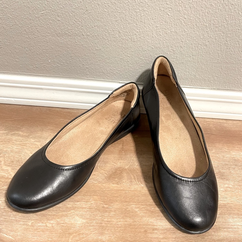 Naturalizer 8.5 Black Leather Flats Flexy EUC
